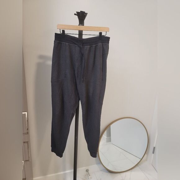 Lululemon At Ease Jogger in Heathered Black Size Large  EUC - Picture 1 of 6